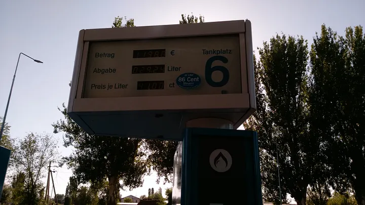 加油站竟然寫德文