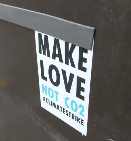 蘇黎世街頭兩張海報背後的秘密