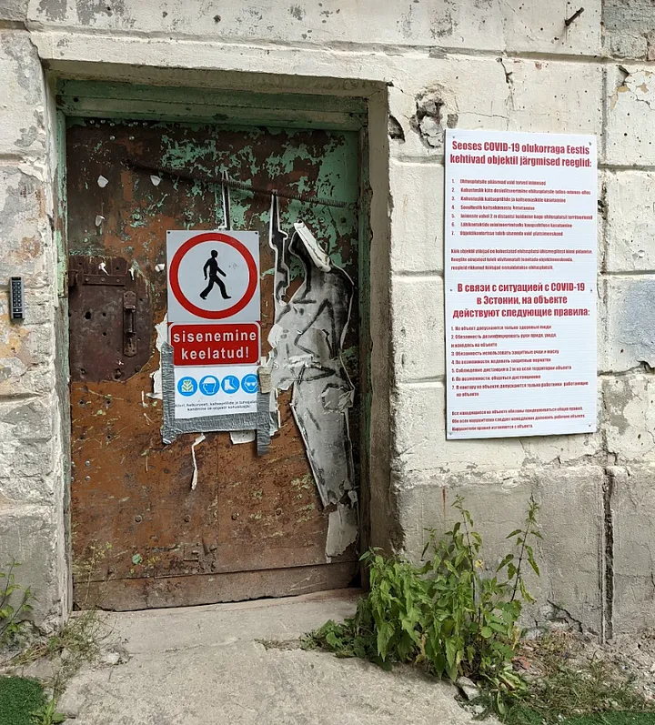 愛沙尼亞文與俄文的告示