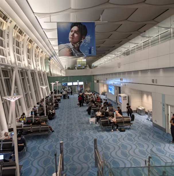 大谷翔平與候機的人們